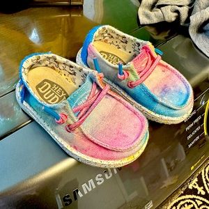 Hey dude Kids size 5